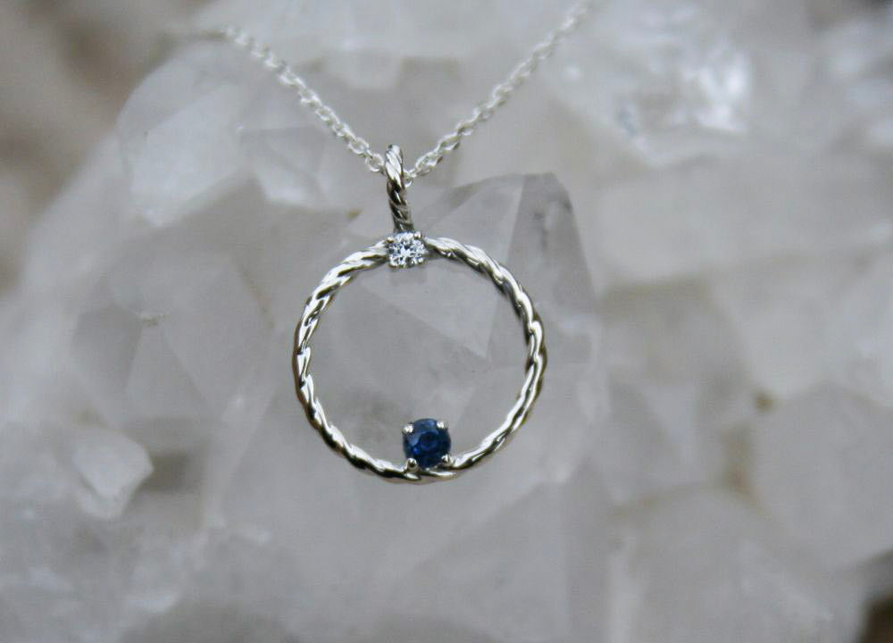 Yogo Sapphire Circle Pendant