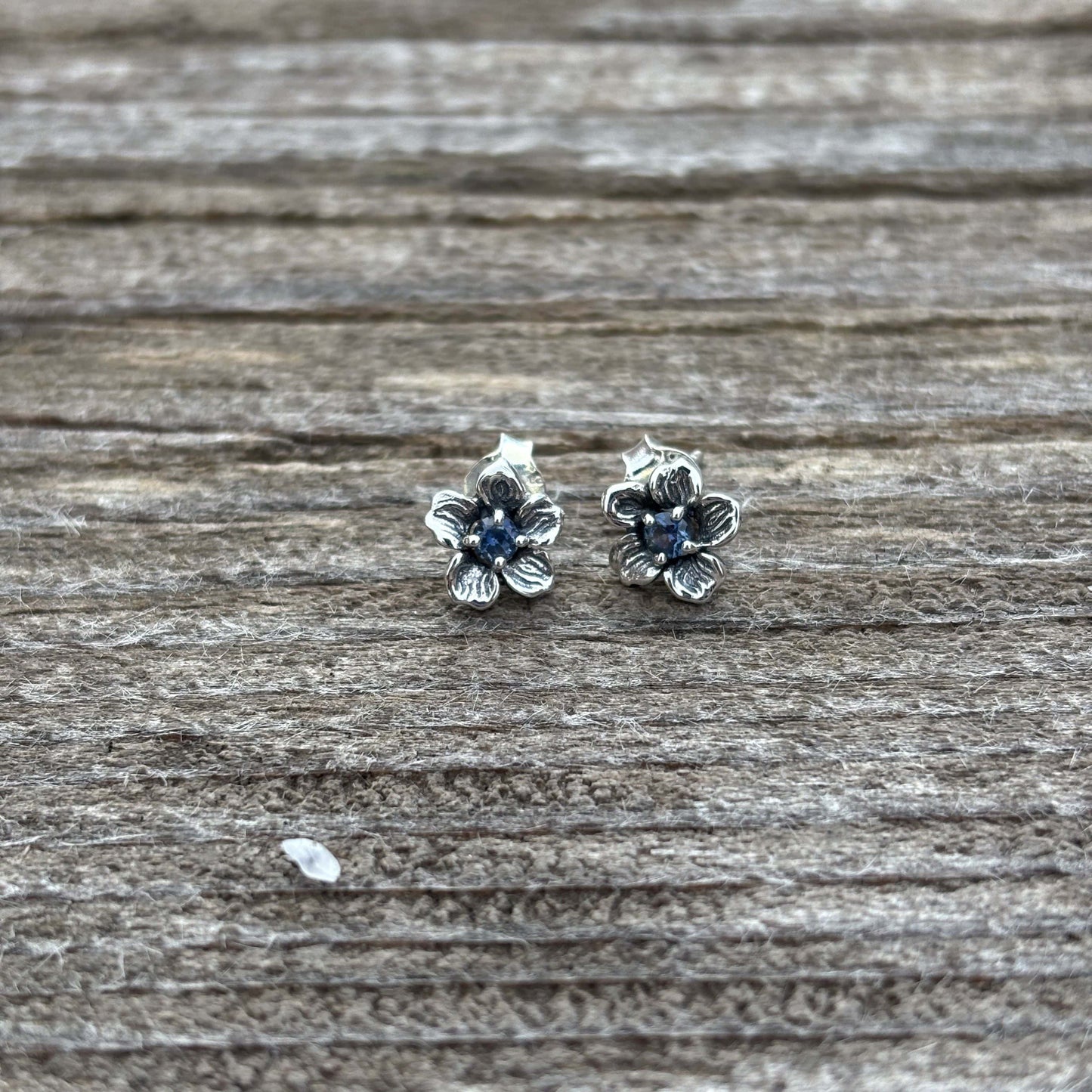 Floral Montana Sapphire Stud Earrings