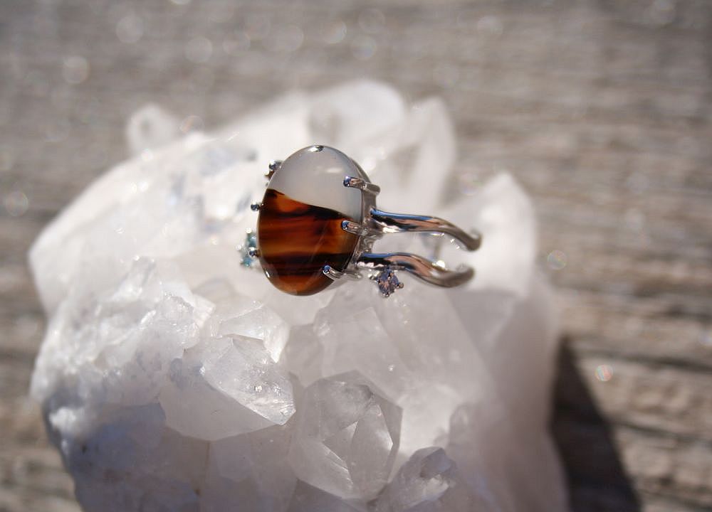 Wavy Montana Agate Ring