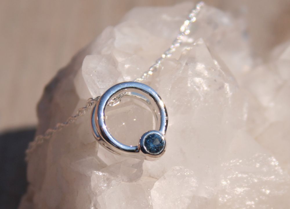 Montana Sapphire Circle Pendant