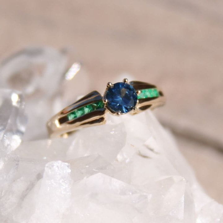 Blue sapphire and emerald ring, 