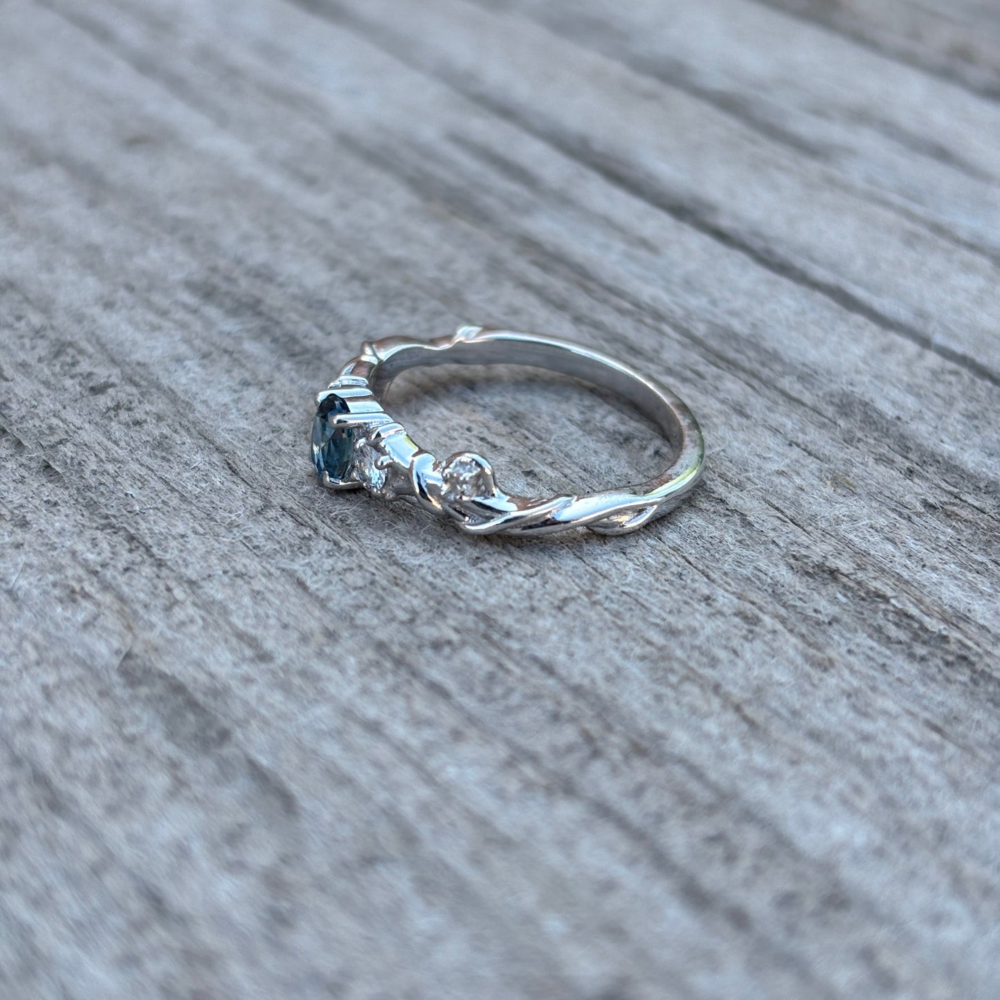 Side-Montana-Sapphire-Barbwire-Ring
