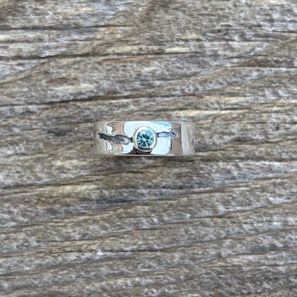 organic cracked look sapphire ring
