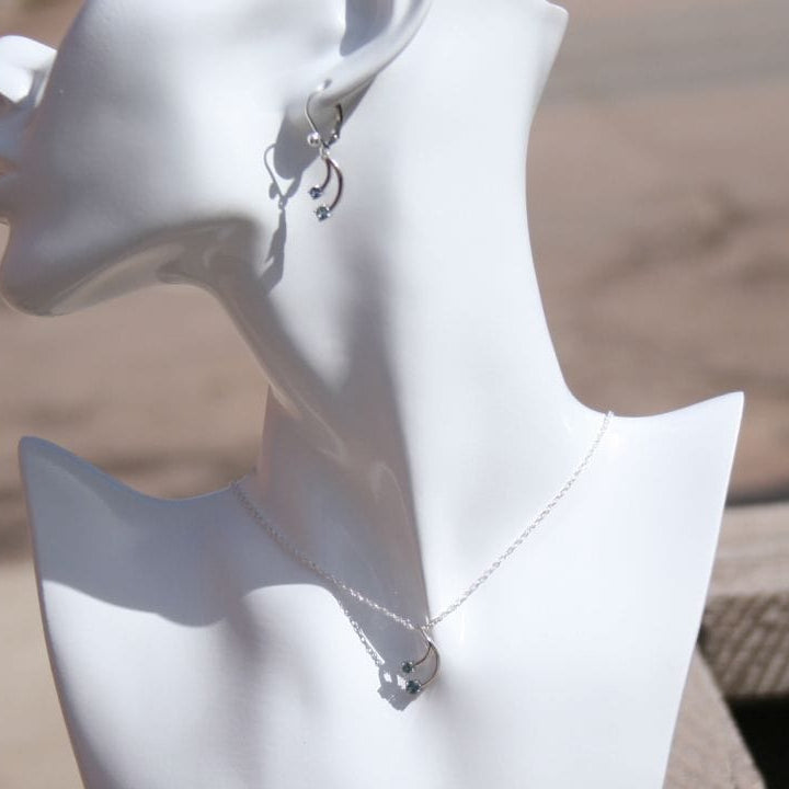 double sapphire pendant and necklace on manequin