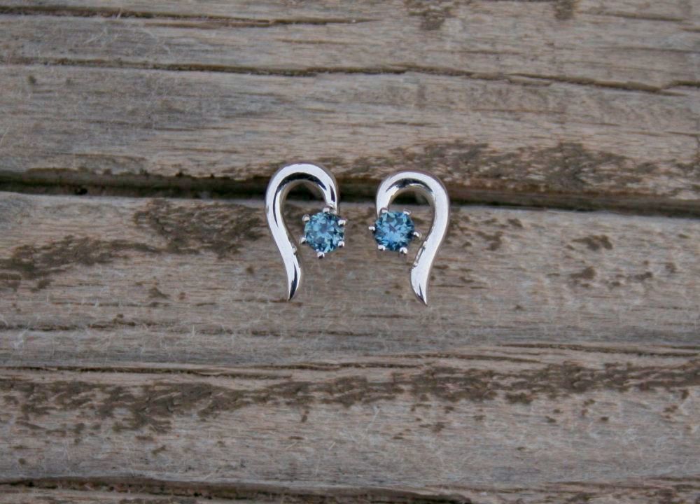 Sweet Curves Sapphire Stud Earrings