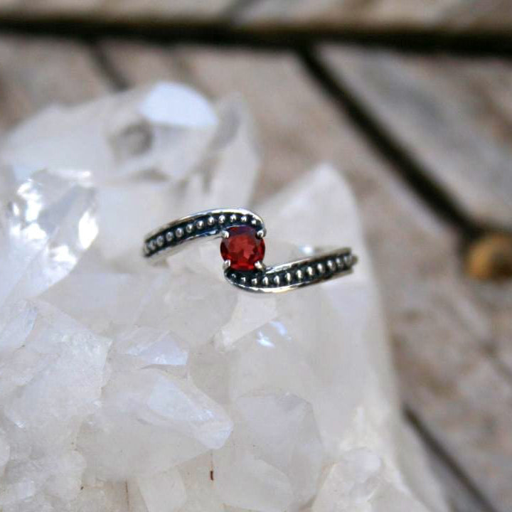 R318G Red Garnet Silver Ring